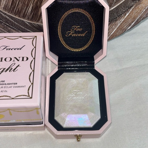 Too Faced Diamond Light Multi-Use Diamond Fire Highlighter • 12g / 0.42oz - Picture 5 of 8